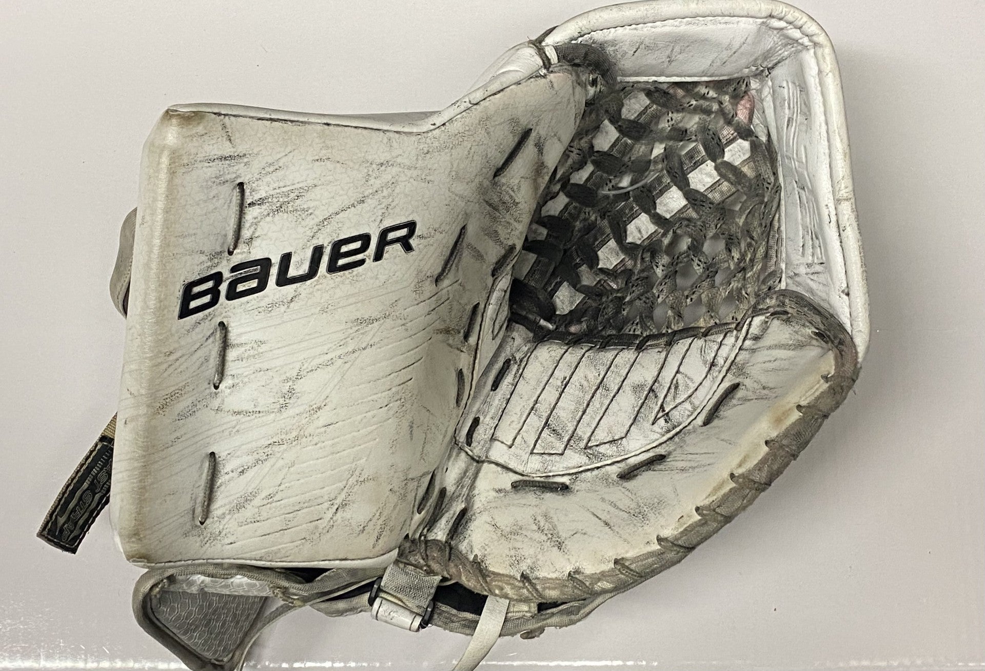 Bauer Supreme Ultrasonic Goalie Trapper Reg -Sr Wht-Sports Replay - Sports Excellence-Sports Replay - Sports Excellence
