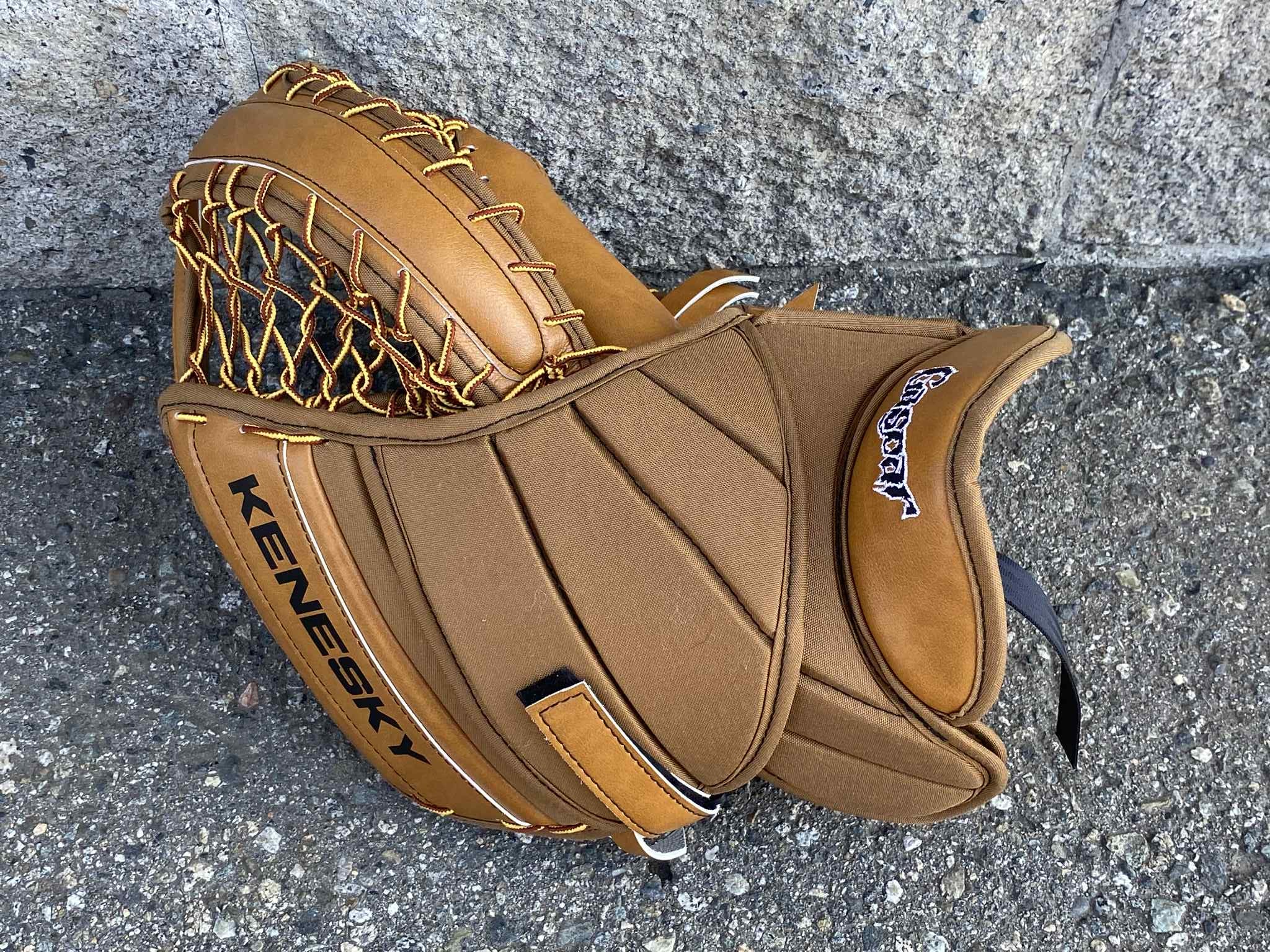 KENESKY K455C RETRO GOALIE TRAPPER SR-TAN -REG-Sports Replay - Sports Excellence-Sports Replay - Sports Excellence