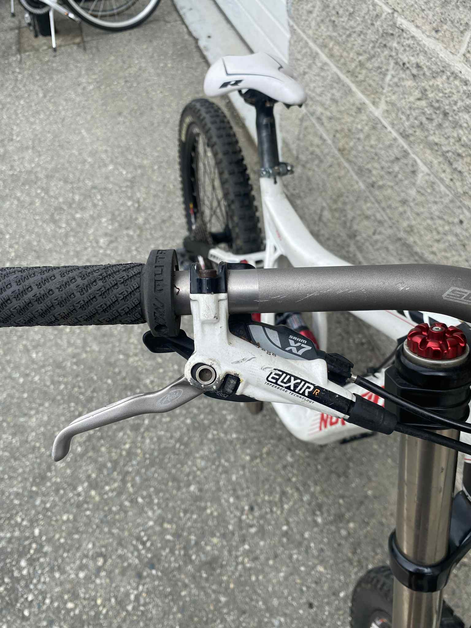 Norco Dh Downhill Mtn Bike 17" Med Wht/Red-Sports Replay - Sports Excellence-Sports Replay - Sports Excellence
