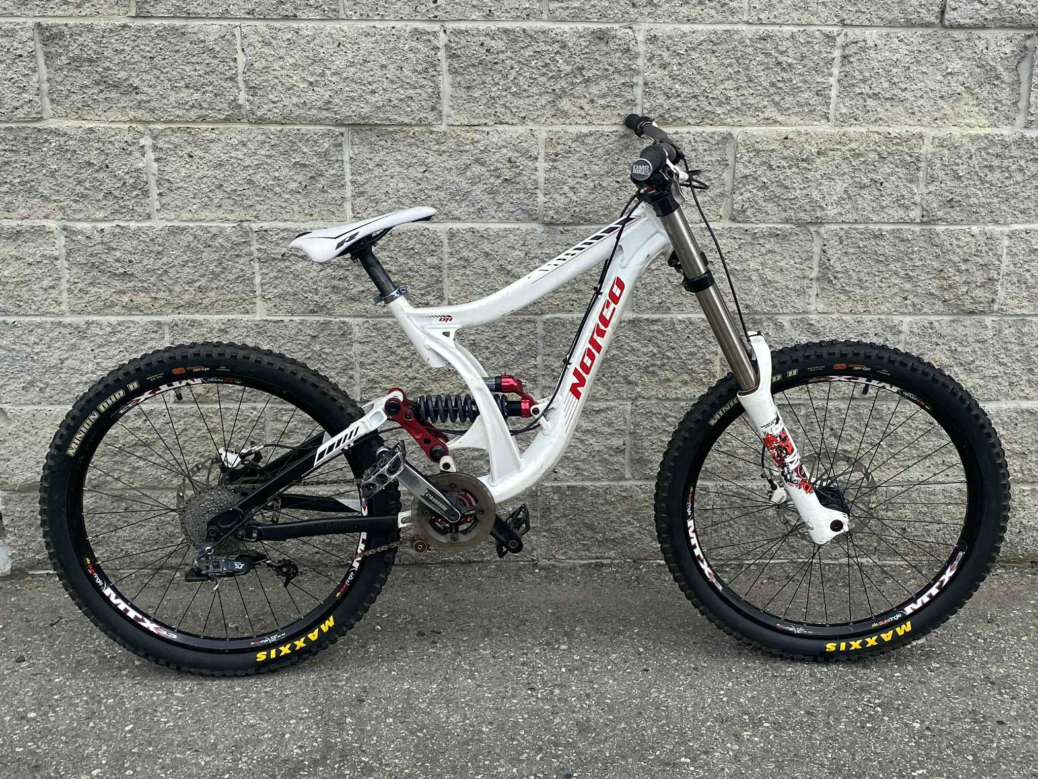 Norco Dh Downhill Mtn Bike 17" Med Wht/Red-Sports Replay - Sports Excellence-Sports Replay - Sports Excellence