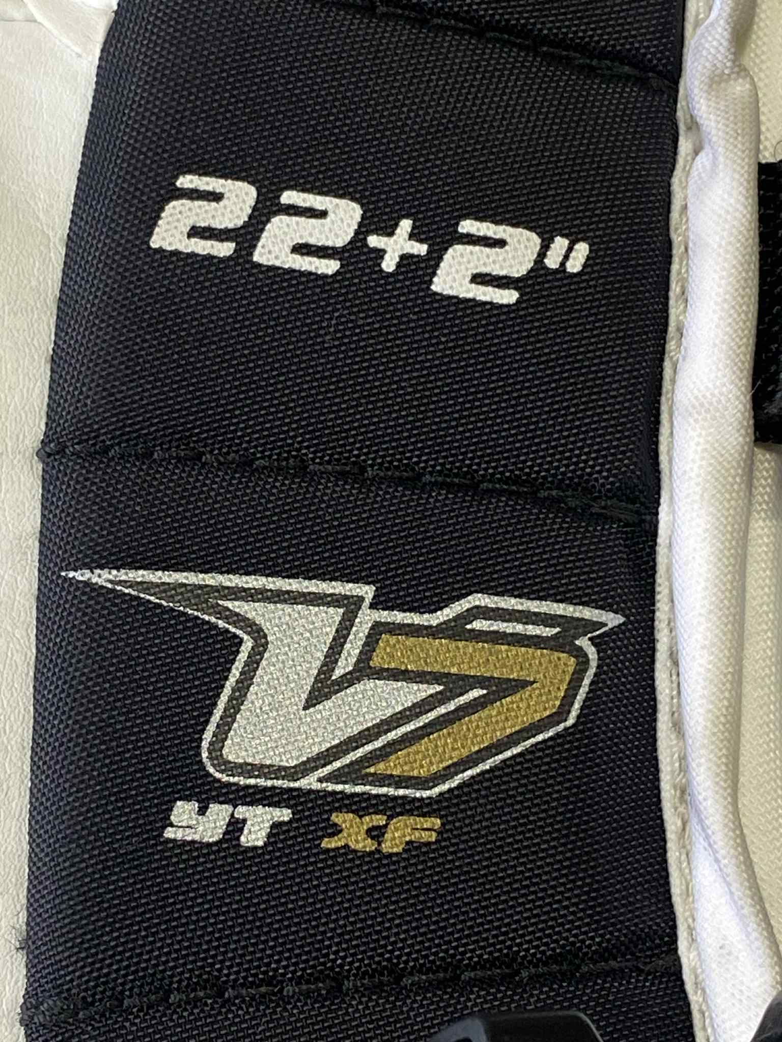Vaughn V7 Goalie Pads 22+2" Wht/Blk-Sports Replay - Sports Excellence-Sports Replay - Sports Excellence