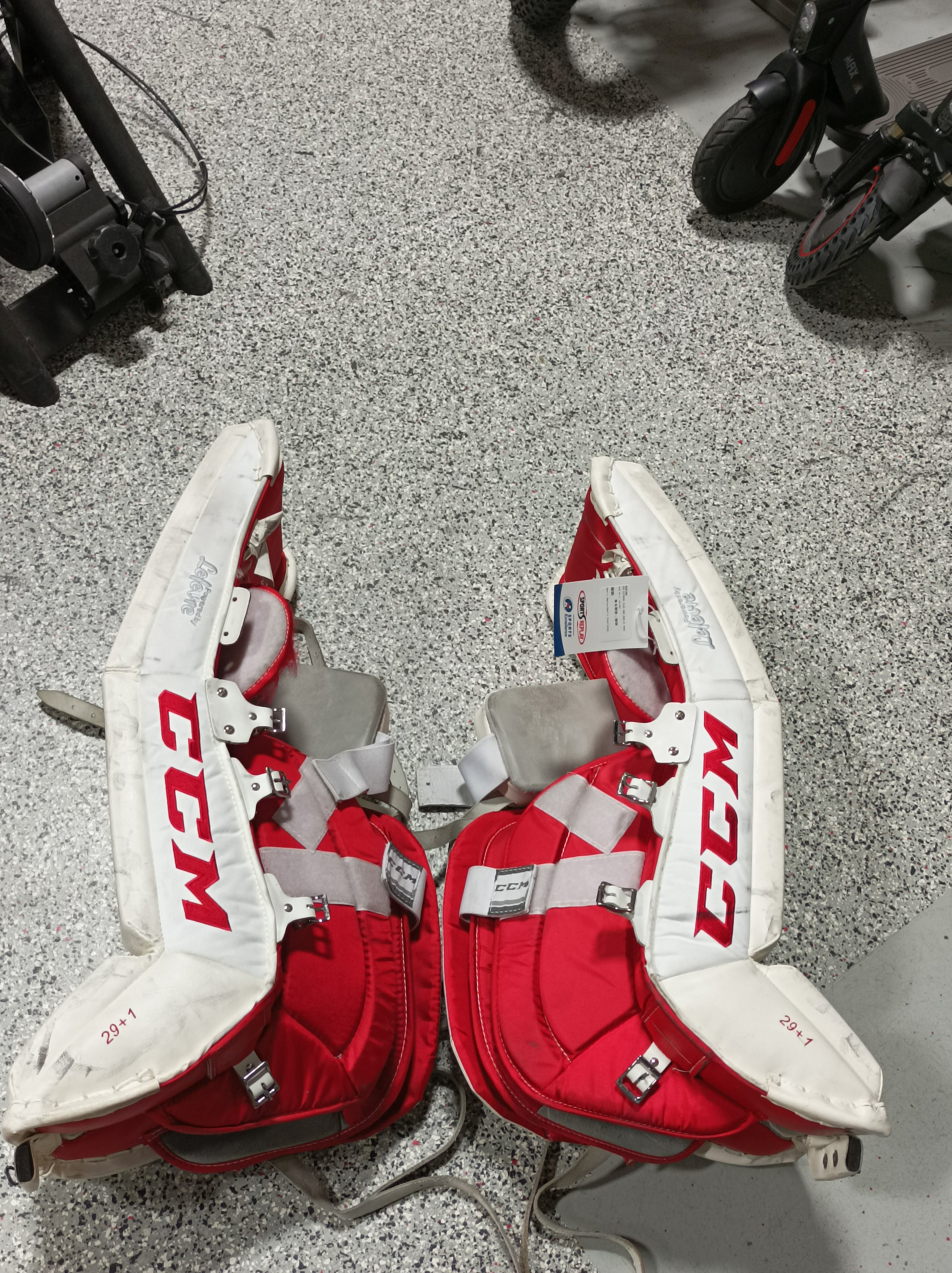 Ccm Extreme Flex 860 Goalie Pads Size 29"+1" Wht/Red-CCM-Sports Replay - Sports Excellence